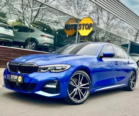 A BMW DOS SONHOS PODE SER SUA - BMW 320I M SPORT ANO 2022 NA COR MAIS DESEJADA - AZUL PORTIMAO
