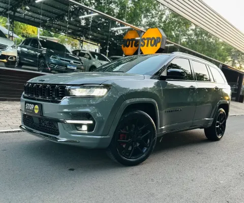 Um suv 7 lugares que te entrega conforto, performance e kuito espaço .