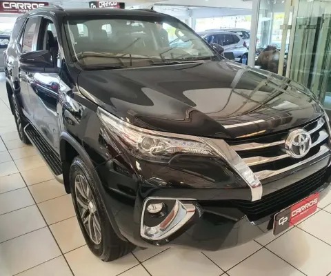TOYOTA HILUX SW4 SRX AT 7 lugares 4FD 2020
