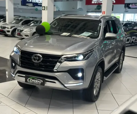 TOYOTA HILUX 4x4 SW2.8 TURBO DIESEL 204CV AUTOMÁTICO - 2024