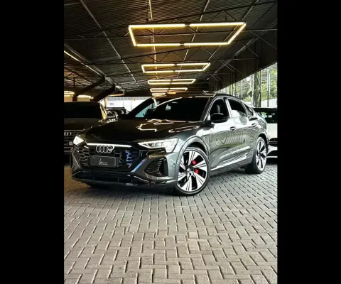 AUDI Q8 E-TRON E-TRON Sportb. Perf. Black (Elétrico)
