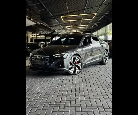 AUDI Q8 E-TRON E-TRON Sportb. Perf. Black (Elétrico)