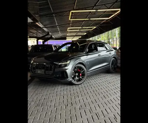 AUDI Q8 Perf.Black 3.0 TFSI Quat. S-tr/(Híb.)