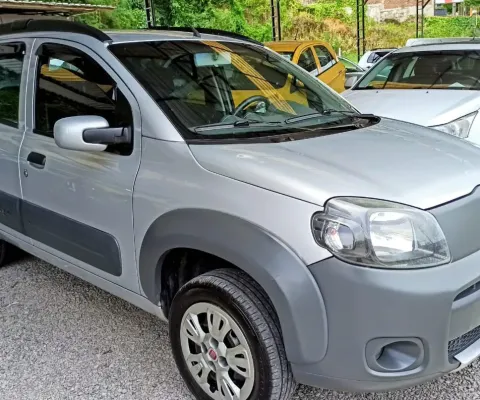 Uno 1.0 Way em excelente estado de conservação, completo..