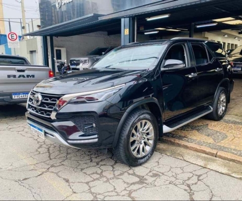 Toyota HILUX SW4 2.8 D-4D TURBO DIESEL SRX 7L 4X4 AUTOMÁTICO