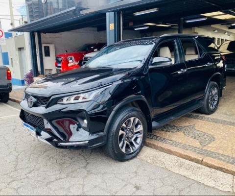 Toyota HILUX SW4 2.8 D-4D TURBO DIESEL DIAMOND 7L 4X4 AUTOMÁTICO