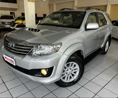 Toyota HILUX SW4 3.0 SRV 4X4 7 LUGARES 16V TURBO INTERCOOLER DIESEL 4P AUTOMÁTICO