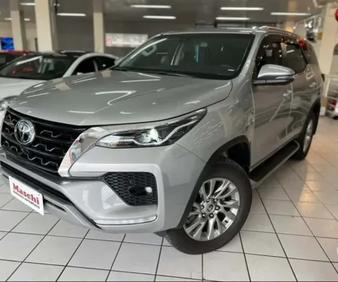 Toyota HILUX SW4 2.8 D-4D TURBO DIESEL SRX 7L 4X4 AUTOMÁTICO