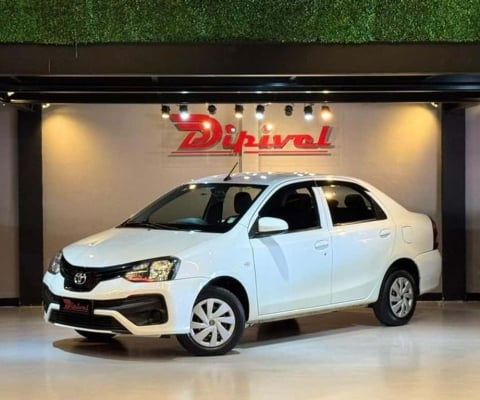 Toyota Etios X Sedan 1.5 2019