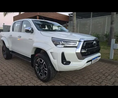 Toyota HILUX 2.8 D-4D TURBO DIESEL CD SRX PLUS 4X4 AUTOMÁTICO