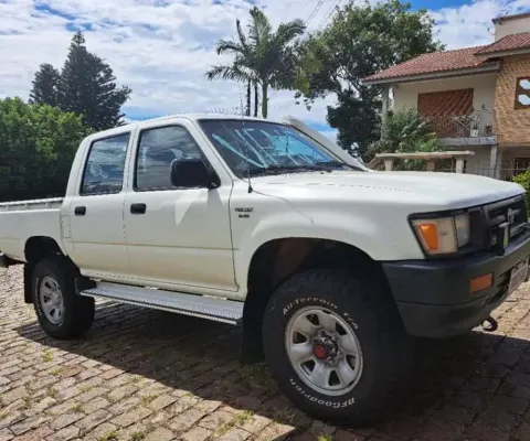 Toyota HILUX 2.8 DLX 4X4 CD 8V DIESEL 4P MANUAL