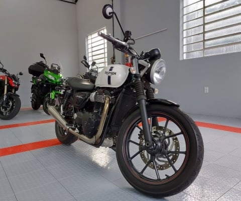 STREET TWIN 900