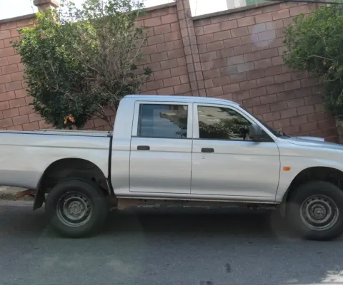 MITSUBISHI L200 à venda.
