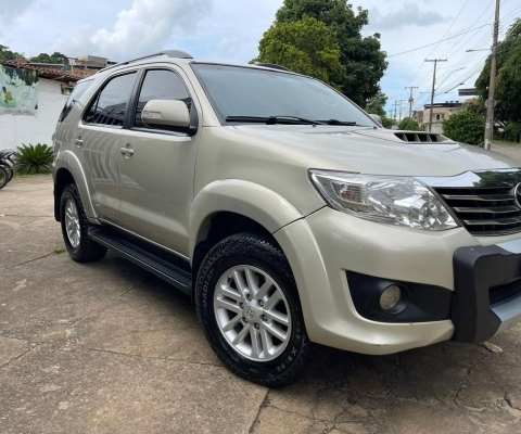 TOYOTA HILUX SW4 à venda.