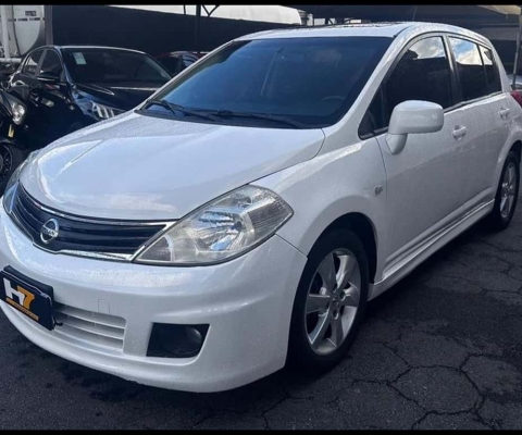 NISSAN TIIDA HATCH SL 1.8 16V-AT 4P 2012