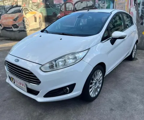 Ford Fiesta TIT./TIT.Plus 1.6 16V Flex Aut.  - Branca - 2014/2015
