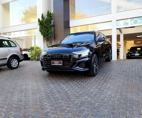 AUDI Q8 Perf.Black 3.0 TFSI Quat. S-tr/(Híb.)