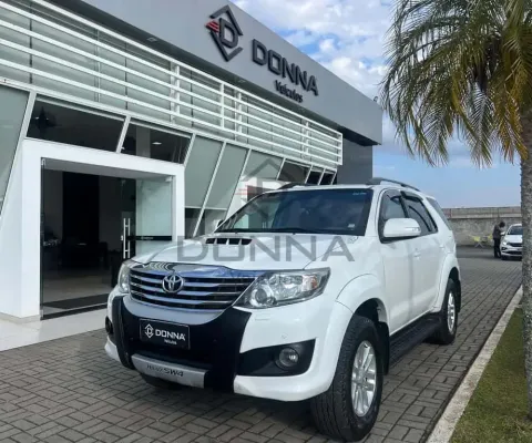 Toyota Hilux SW4 I/  SRV4X4 - Branca - 2012/2013