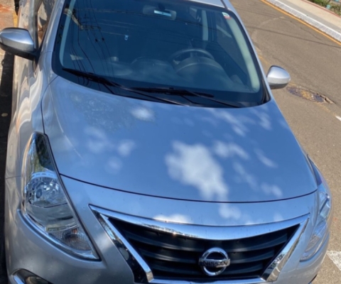 NISSAN VERSA à venda.