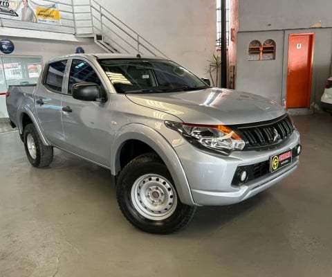 Mitsubishi L200 triton 2023 2.4 16v turbo diesel gl cd 4x4 manual