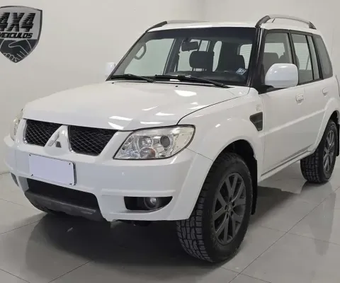 Mitsubishi Pajero TR4 2.0 Flex 16V 4X2 Aut.  - Branca - 2013/2014