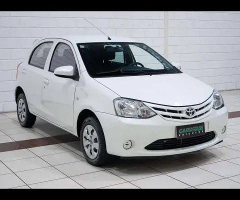 Toyota Etios X 1.3 Flex 16V 5p Mec.  - Branca - 2015/2016