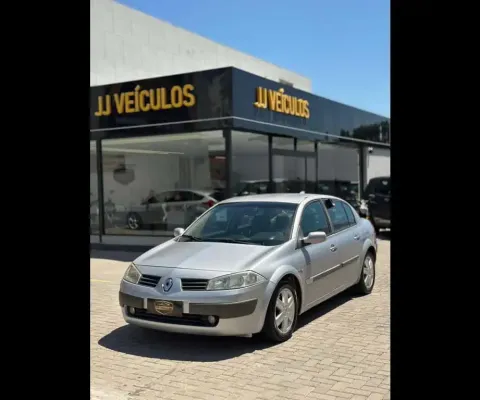 Megane Sedan Dynamique Hi-Flex 1.6 16V