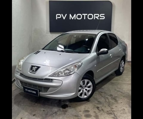 Peugeot 207 Sed. Passion XR Sport 1.4 Flex 8V 4p  - Prata - 2012/2013