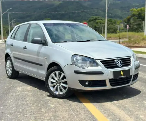 Volkswagen Polo 1.6 Mi/S.Ouro 1.6 Mi Tot.Flex 8V 5p  - Prata - 2006/2007