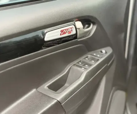 Chevrolet S-10 Pick-Up Z71 2.8 TDI 4x4 CD Dies. Aut  - Prata - 2022/2023