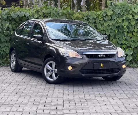 Ford Focus Hatch 2.0 Aut - Cinza - 2013/2013