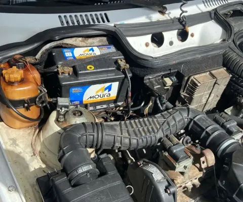 Veículo ótimo estado apenas com uma batida na lateral ótima pra trabalho