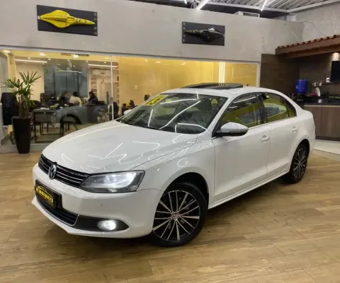 Volkswagen Jetta 2013 2.0 tsi highline 211cv gasolina 4p tiptronic
