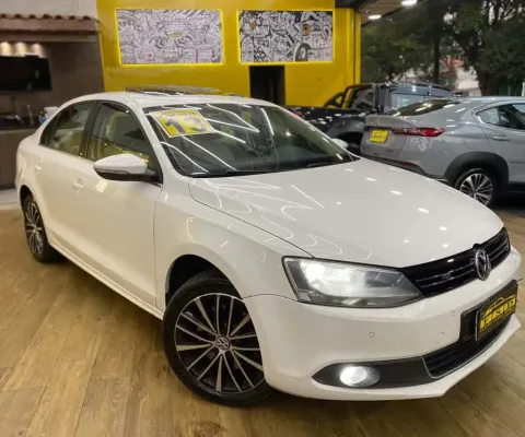 Volkswagen Jetta 2013 2.0 tsi highline 211cv gasolina 4p tiptronic