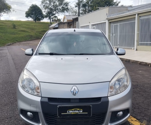 RENAULT SANDERO 2012 – 1.0 COMPLETO  Conforto, economia e espaço num só carro!