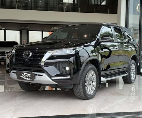 Toyota Hilux sw4 2023 2.8 d-4d turbo diesel srx 7l 4x4 automático