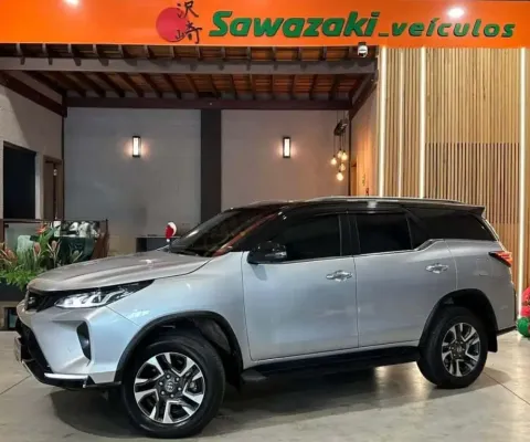 TOYOTA HILUX SW4 2.8 SRX DIAMOND 4X4 7 LUGARES 16V TURBO INTERCOOLER DIESEL 4P AUTOMÁTICO