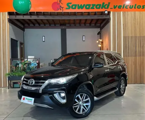 TOYOTA HILUX SW4 2.8 D-4D TURBO DIESEL SRX 7L 4X4 AUTOMÁTICO