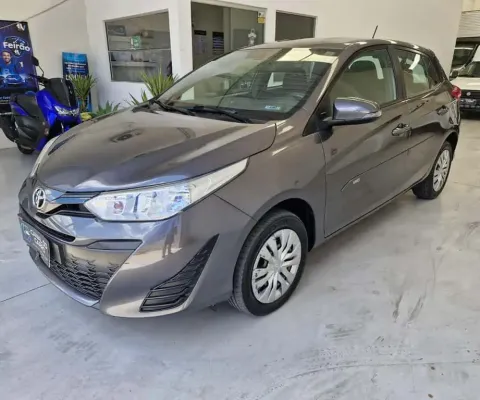 Toyota Yaris  YARIS 1.3 XL LIVE 16V 4P  CVT - Cinza - 2021/2021