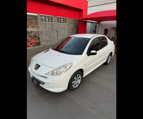 Peugeot 207 Sedan Passion XR 1.4 Flex 2013 - Branca - 2013/2013