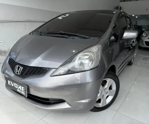 Honda Fit lx manual 2012 carro extremamente novo e todo revisado