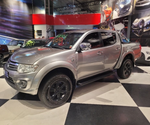 ﻿L200 Triton HPE 3.2 Turbo Diesel 2014 – Potência, robustez e conforto para qualquer desafio!