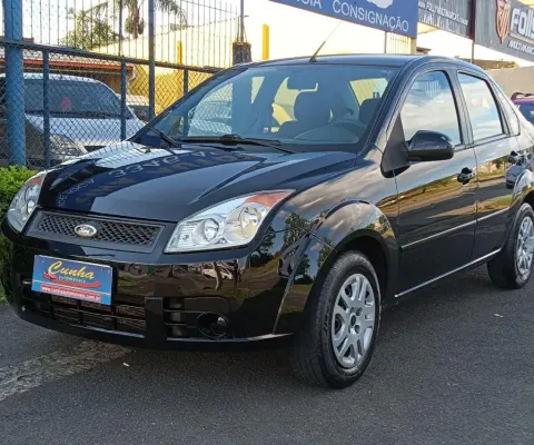 IMPECÁVEL FORD FIESTA SEDAN 1.0 8V COMPLETO COM AR CONDICIONADO, DIREÇÃO HIDRÁULICA, VIDROS ELÉTRICO
