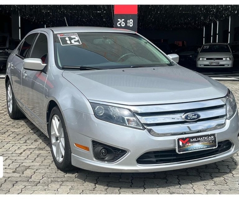 Ford Fusion SEL 2.5 Flex Automático, ano 2012, um sedã médio com visual sofisticado