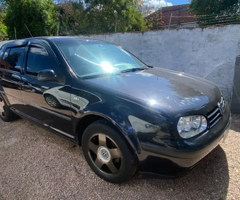Volkswagen Golf 1.6 MI 8V 2001/2002 – Conforto, Estilo e Economia!