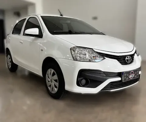 Toyota Etios X 1.3 Cambio Manual - Flex - Completo - Multimidia - Camera de Ré
