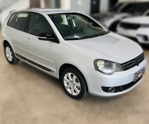 Volkswagem Polo 1.6 Sportline - Completo - Periciado - Pneus bons - Controle de Som no volante - Pad