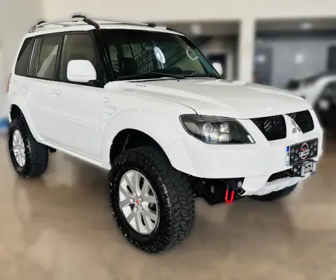Pajero TR4 2.0 4x4 Flex Aut - Suspensao preparada - Pneus - Guinho - Couro