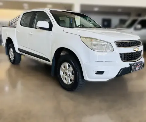 S10 LT 2.4 Flex Cabine Dupla - Pneus Firestone - Multimidia grande - Camera de Ré - Sensor Estaciona