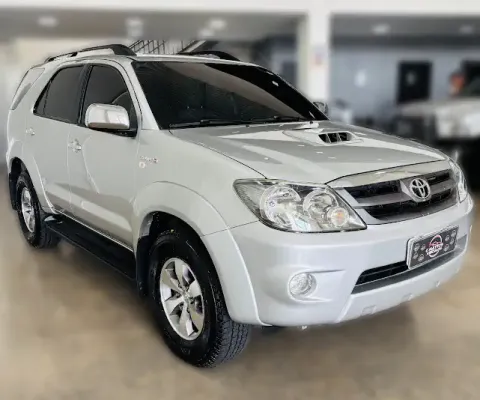 Toyota Hilux SW4 3.0 4x4 5 lugares - Extra - Sem retoques - Pneus bons - Interna Clara - Pericia apr